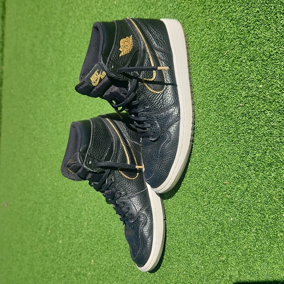 Nike Air Jordan Retro 1 High OG City of Flight Black Gold Men’s Shoes Size 8.5 - Picture 2 of 12